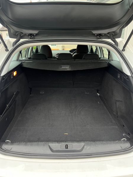 Peugeot 308 2017 325784709