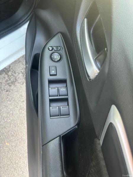 Honda fit hybrid auto low millage 327332895