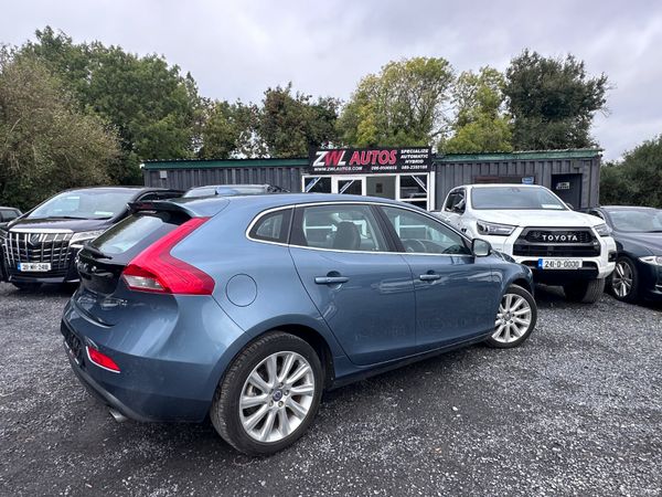 141 Volvo V40 1.6 Low Mileage 400040799