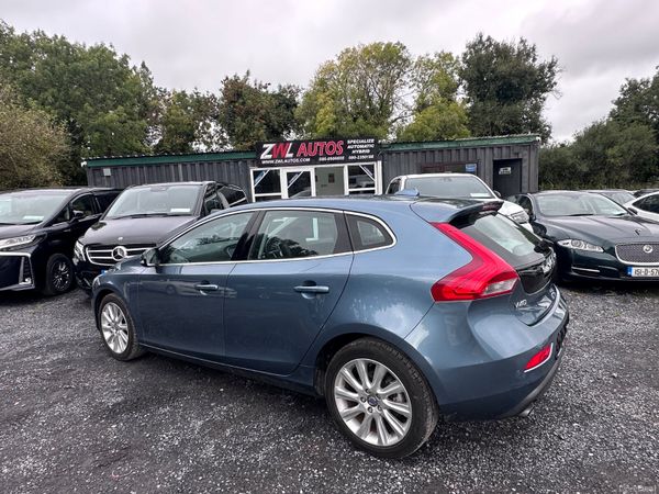 141 Volvo V40 1.6 Low Mileage 400040805