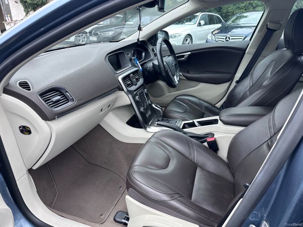 141 Volvo V40 1.6 Low Mileage 400040809