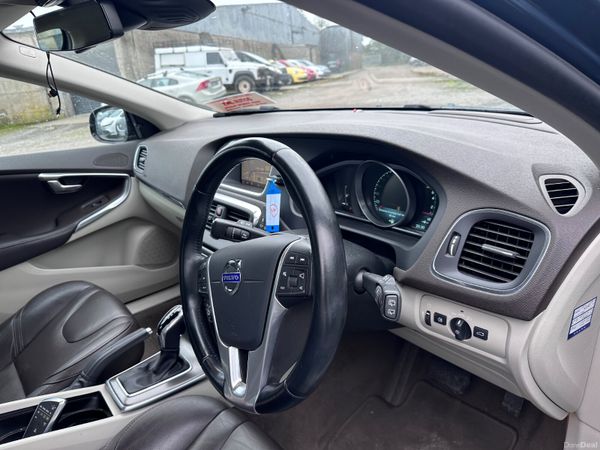 141 Volvo V40 1.6 Low Mileage 400040813