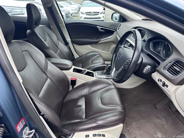 141 Volvo V40 1.6 Low Mileage 400040815