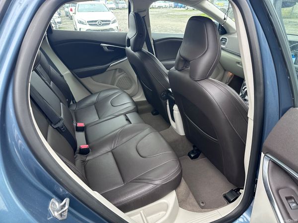 141 Volvo V40 1.6 Low Mileage 400040817