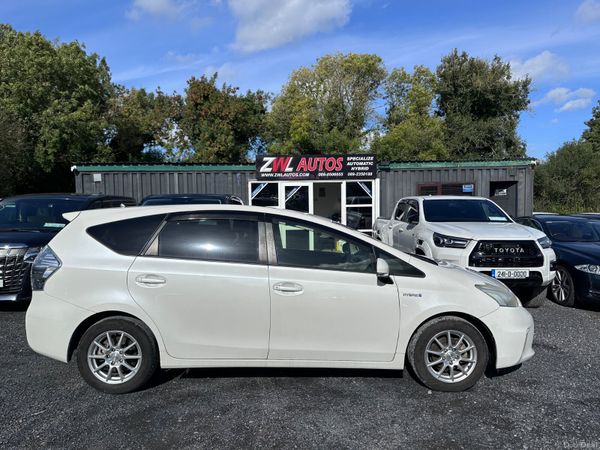 12 Toyota Prius Alpha Hybrid 400042067