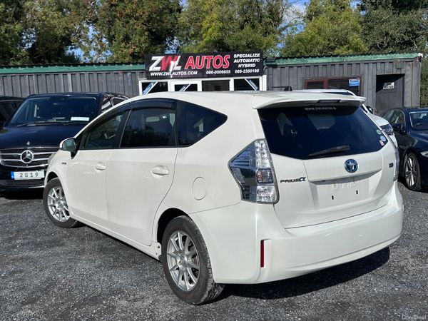 12 Toyota Prius Alpha Hybrid 400042085