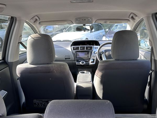 12 Toyota Prius Alpha Hybrid 400042091