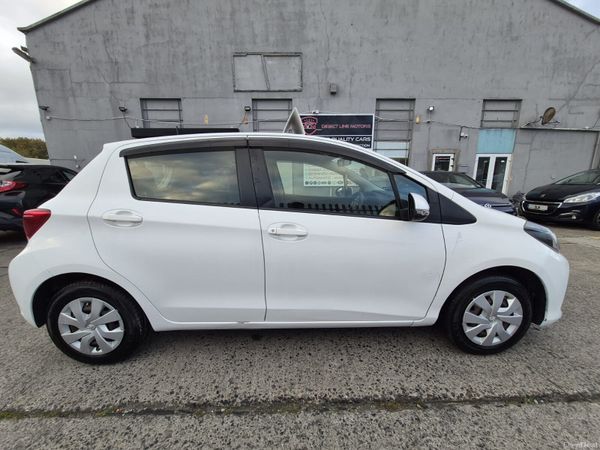 2016 Toyota Vitz 400114825