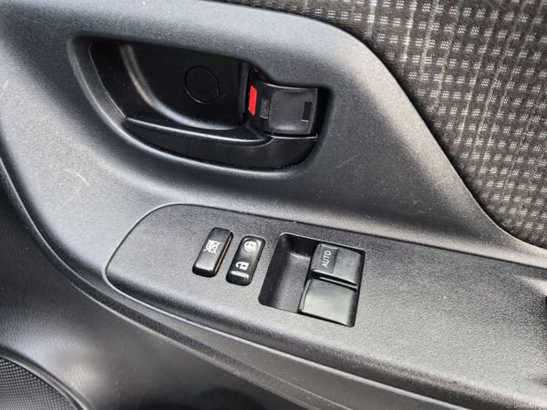 2016 Toyota Vitz 400114837