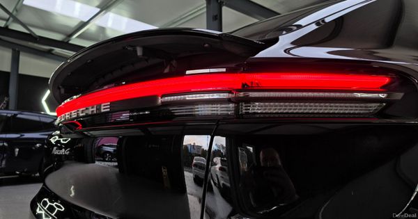 🔥2024 Porsche Macan 4 Electric 400128325