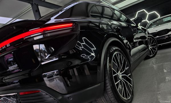🔥2024 Porsche Macan 4 Electric 400128327
