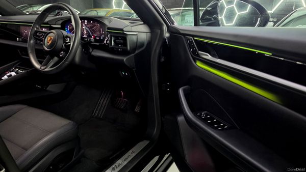 🔥2024 Porsche Macan 4 Electric 400128457