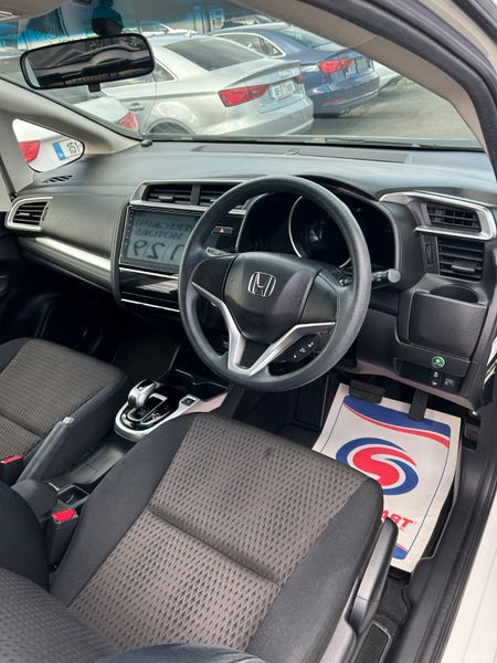 Honda fit Hybrid auto 400254445