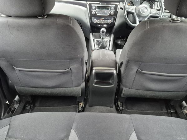 2017 Nissan Qashqai (1 owner & low milage) 400355181