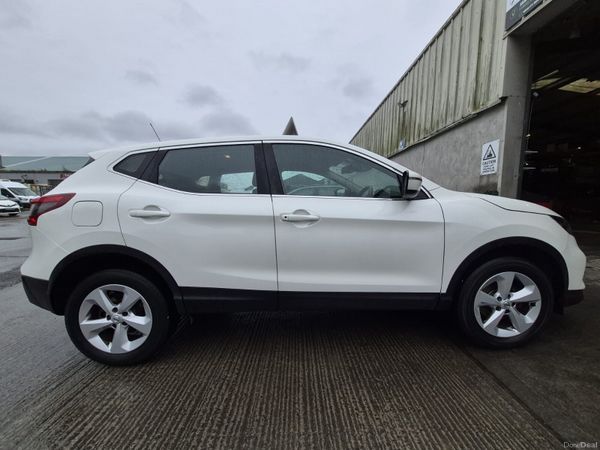 2017 Nissan Qashqai (1 owner & low milage) 400355191