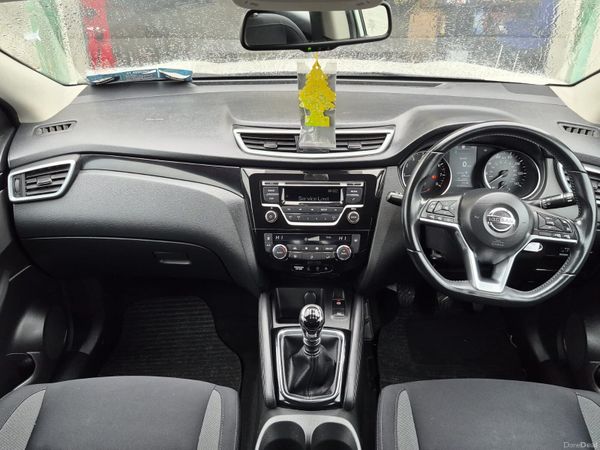 2017 Nissan Qashqai (1 owner & low milage) 400355193