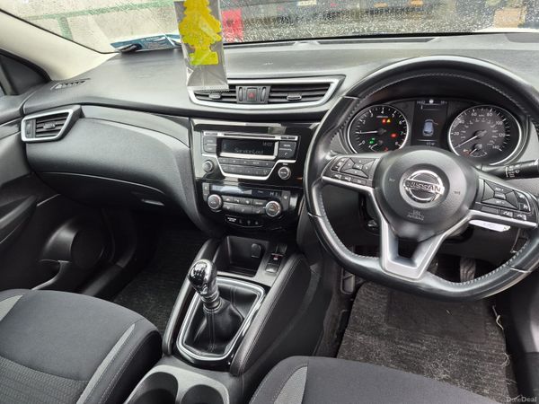 2017 Nissan Qashqai (1 owner & low milage) 400355203