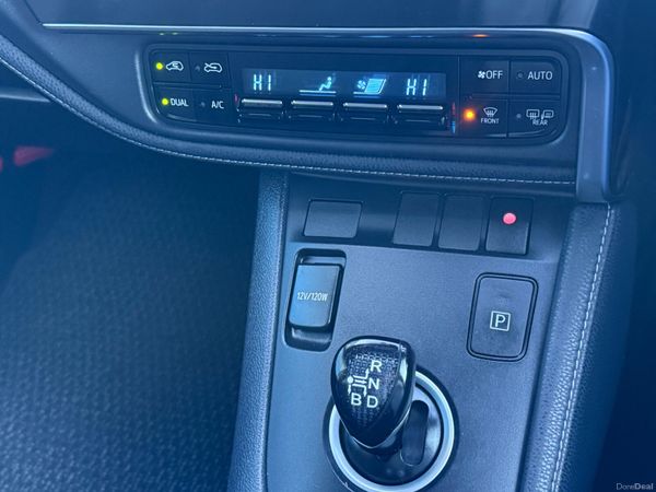 2018 Toyota Auris Hybrid Automatic/ Modellista 400304507