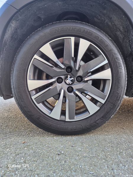 2017 Peugeot 2008 / PAN ROOF 10,750 400484665