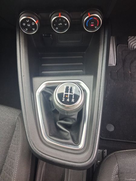 202 Renault Clio 1.0L Play Tce New Model... 400437393