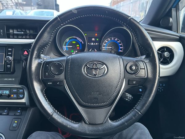2017 Toyota Auris G Package 400563361