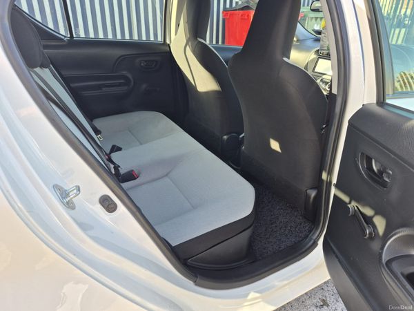 2017 Toyota Aqua  (LONG NCT) 400511195