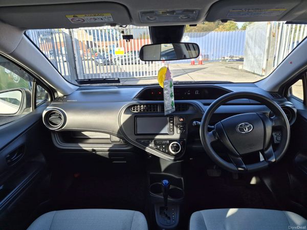 2017 Toyota Aqua  (LONG NCT) 400511205