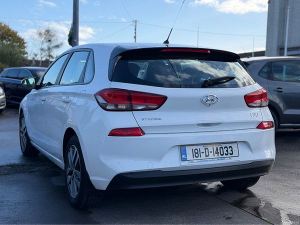 Hyundai i30 DELUXE 400517489