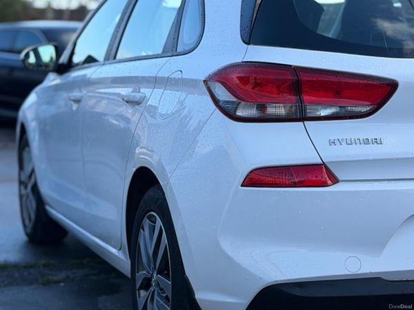 Hyundai i30 DELUXE 400517491