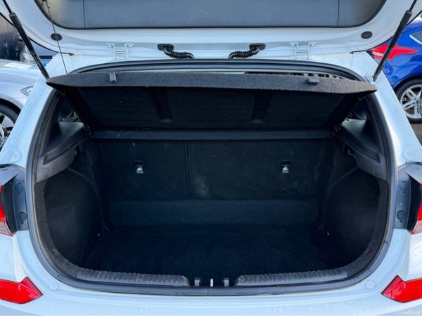 Hyundai i30 DELUXE 400517493