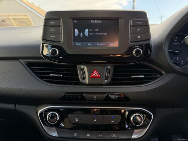 Hyundai i30 DELUXE 400517499