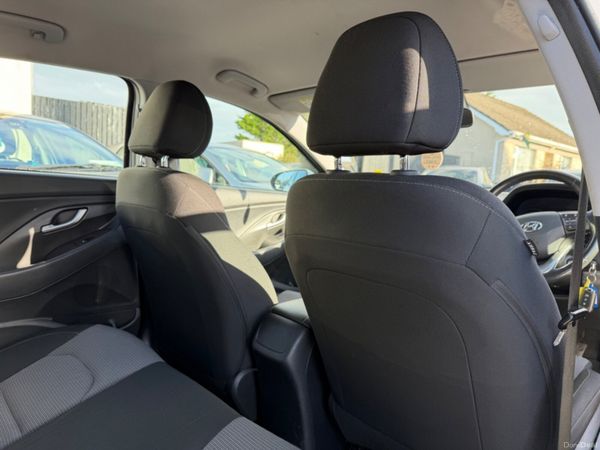 Hyundai i30 DELUXE 400517501