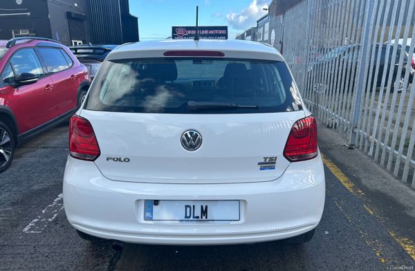 2014 Volkswagen Polo | White Automatic 400528407