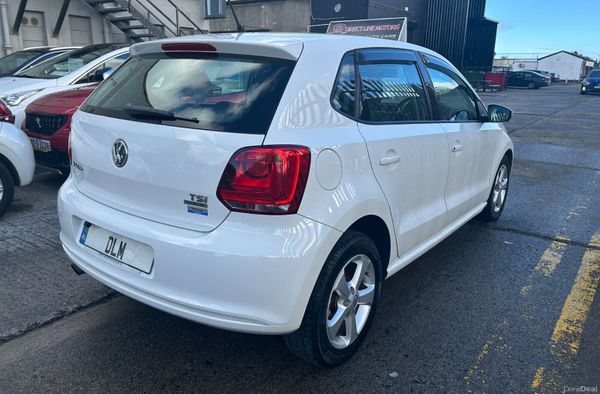 2014 Volkswagen Polo | White Automatic 400528409