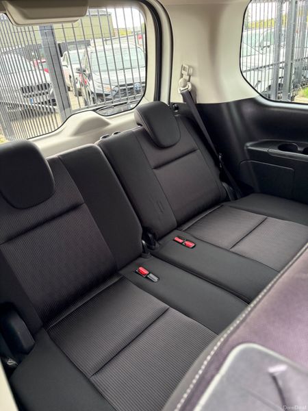 2017 Nissan Serena 2.0 S-Hybrid LOW KMS 8 SEATS 400536181
