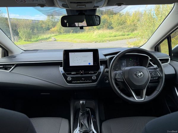 Toyota Corolla Touring 2023 400669869