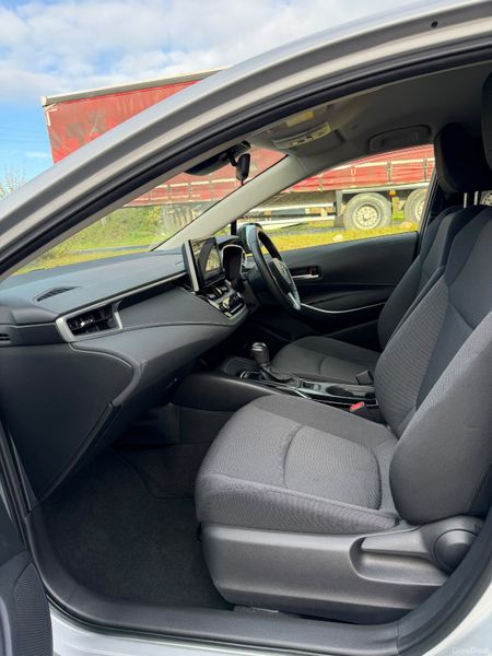 Toyota Corolla Touring 2023 400669871
