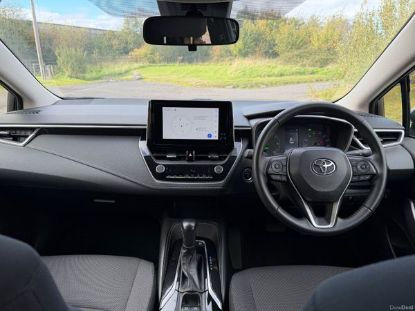 Toyota Corolla Touring 2023 400669879
