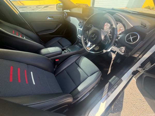 Mercedes Benz A180 AMG Line 400676871