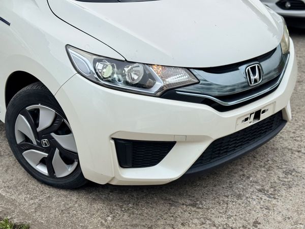 HONDA FIT 1.5L HYBRID AUTOMATIC 2015 69000KM ONLY 400606125