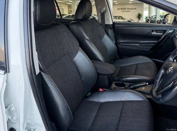 2018 Toyota Auris Hybrid Automatic/ Modellista 400744473