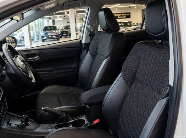2018 Toyota Auris Hybrid Automatic/ Modellista 400744853