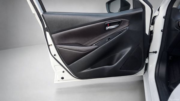 MAZDA DEMIO 1.5L Diesel Leather Interior 400747043