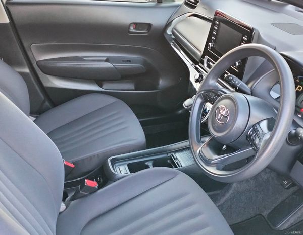 2022 Toyota Aqua ( Prius C ) New Generation Auto 400728425