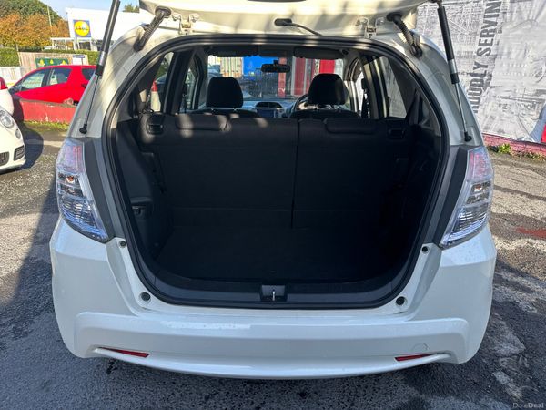 Honda Fit /Jazz petrol Hybrid Auto petrol 400737965