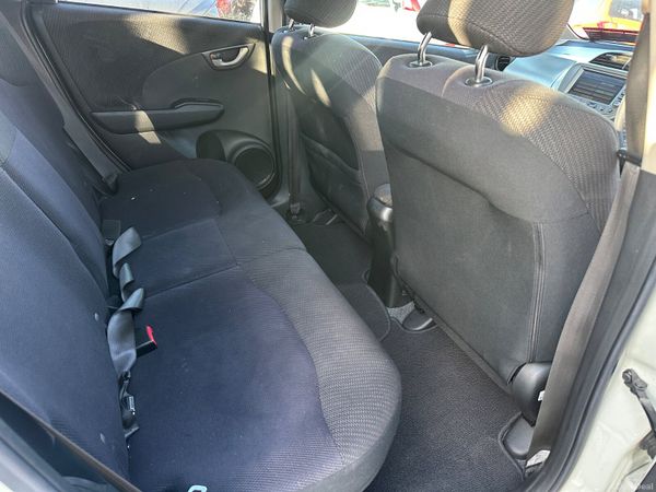 Honda Fit /Jazz petrol Hybrid Auto petrol 400737977