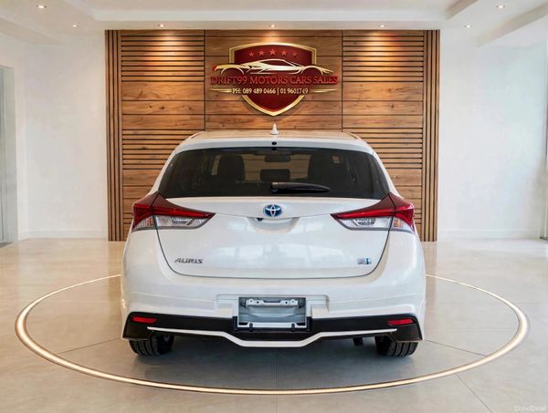 2018 Toyota Auris Hybrid Automatic/ Modellista 400831035