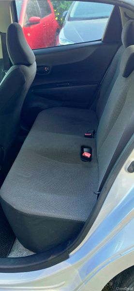 Toyota Vitz 2014 400911151