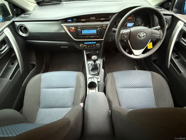 Low km 2014 Toyota Auris! 400914163