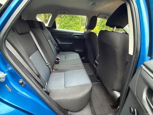 Low km 2014 Toyota Auris! 400914165